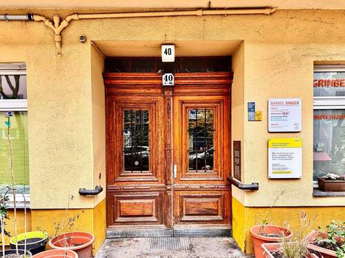 Hauseingang - Etagenwohnung mit 39,00 m&sup2; in Berlin zum Kaufen