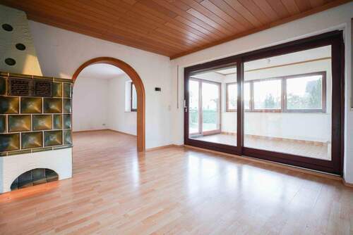 Esszimmer + Wintergarten mit Außenkamin - Einfamilienhaus in Pfaffenhofen an der Roth zum Kaufen