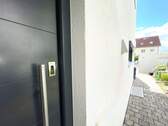Tür mit Fingerabdruck - Mehrfamilienhaus, Wohnhaus mit 160,00 m&sup2; in Erding zur Miete