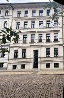 Vorderansicht - 1 Zimmer Mehrfamilienhaus, Wohnhaus zum Kaufen in Halle (Saale)