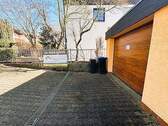 Garage mit Vorplatz.jpeg - 