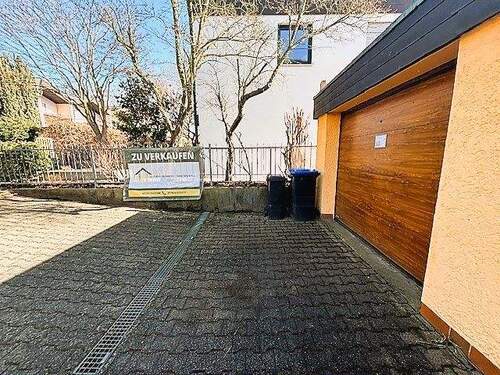 Garage mit Vorplatz.jpeg - 