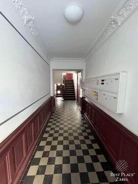 Hauseingang - 3 Zimmer Etagenwohnung zum Kaufen in Berlin