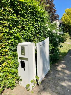 Elektrisches Auffahrtstor mit Drehtorantrieb und Kamera - 