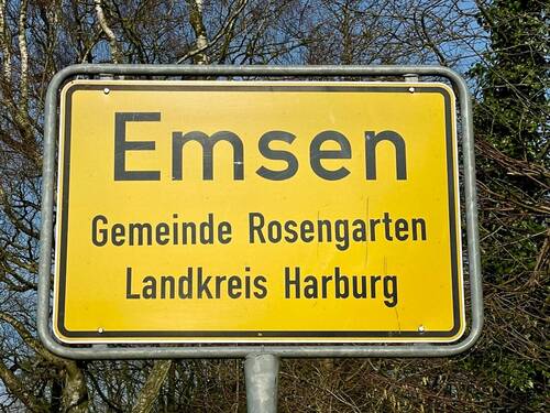 Ortsschild Emsen - Wunderschön saniertes Einfamilienhaus im Rosengarten - Weitblick inbegriffen - *** 360 Grad Rundgang ***