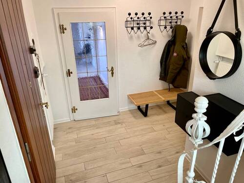 EG Blick von der Treppe auf die Diele - 