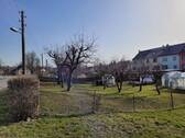 Die Grundstücke vor der kleinen Reihenhaussiedlung - 