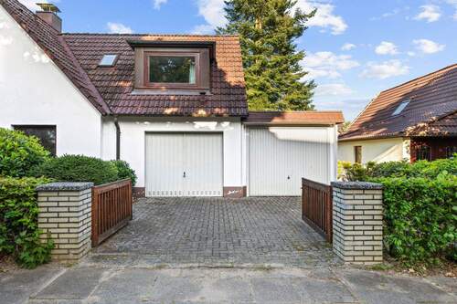 Doppelgarage - 5 Zimmer Einfamilienhaus in Hamburg / Langenhorn