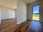 Blick ins Schlafzimmer mit Ankleidezimmer - 
