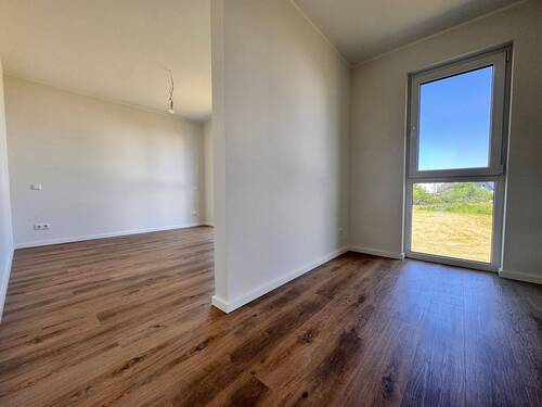 Blick ins Schlafzimmer mit Ankleidezimmer - 