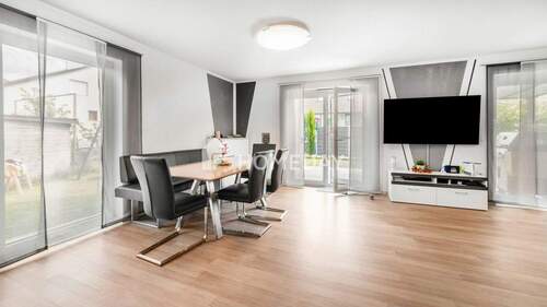EG Wohnzimmer 2 - Moderne 4-Zimmer-Wohnung mit Garten, Terrasse und hochwertiger Ausstattung