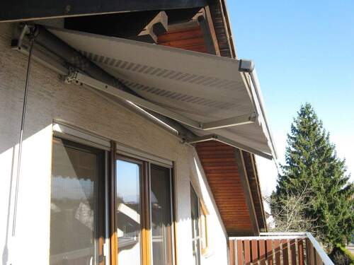 Balkon mit Markise - 2 Zimmer Etagenwohnung in Bad Wörishofen