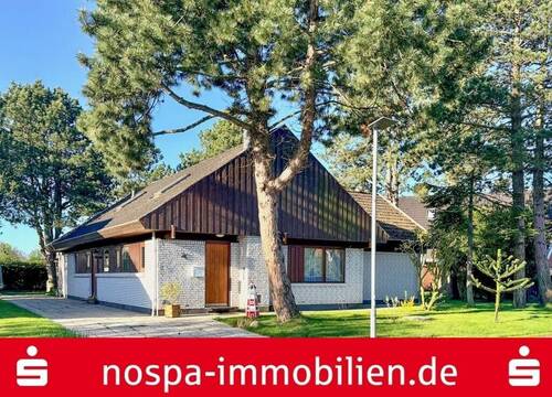 Straßenansicht - Raum für Generationen - Großes Einfamilienhaus in familienfreundlicher Umgebung