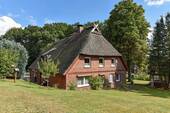architektonische Raffinesse, historischer Charme und moderner Wohnkomfort - 8 Zimmer Einfamilienhaus in Soderstorf