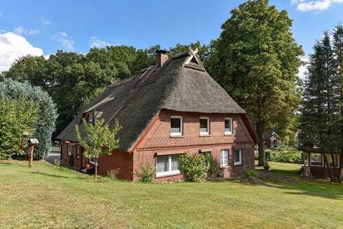 architektonische Raffinesse, historischer Charme und moderner Wohnkomfort - 8 Zimmer Einfamilienhaus in Soderstorf