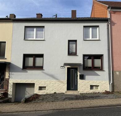 Front - 6 Zimmer Einfamilienhaus zum Kaufen in Eppelborn
