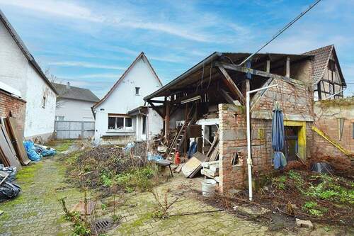 Hof mit Blick aufs Gebäude - Grundstück zum Kaufen in St. Leon-Rot