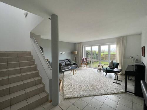 Wohnzimmer mit Blick in den Garten - 