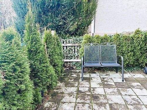 lauschiges Plätzchen im Gemeinschaftsgarten.jpeg - 