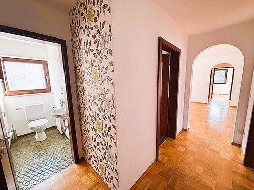 Gästetoilette und Flur.jpeg - 4 Zimmer Etagenwohnung in Heilbronn