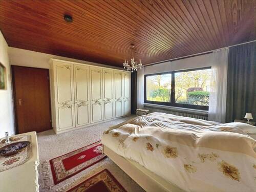 Schlafzimmer im rechten Gebäudetrakt - 