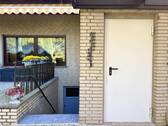 Kelleraußentreppe und Zugang zur Garage - 