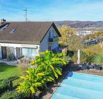 Panorama Immobilie mit Pool und Einliegerwohnung auf dem Hünerberg - Lörrach