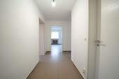 Flur - Etagenwohnung mit 80,00 m&sup2; in Geisenhausen zur Miete