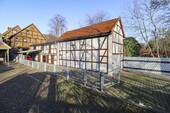 Hinterhof mit Garage und Carport - 