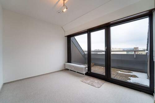 Ankleide-/Büroraum mit Terrasse - 