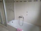 Bäder mit Dusche und Badewanne - 