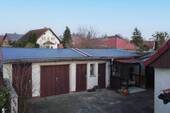 Ansicht Nebengebäude mit PV-Anlage - 