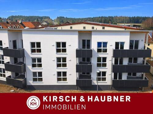 Balkonterrasse nach Süden - Neubau-Erstbezug! 4-Zimmer-Wohnung - Die Alternative zum Haus Seubersdorf - Zentral