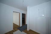 Windfang und Garderobe - 4 Zimmer Etagenwohnung zur Miete in Seubersdorf