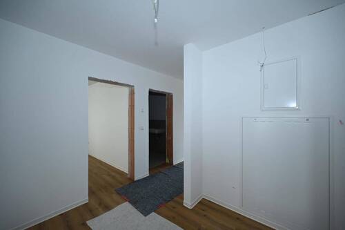 Windfang und Garderobe - 4 Zimmer Etagenwohnung zur Miete in Seubersdorf