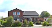 Vorne - Tolles Mehrgenerationen Haus (2 eigene Grundbücher) in Elsdorf-Westermühlen, gute Lage.