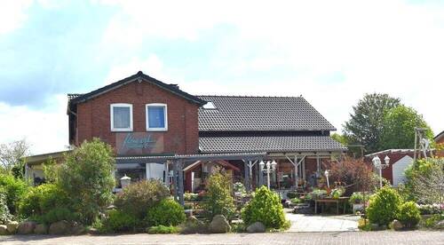 Vorne - Tolles Mehrgenerationen Haus (2 eigene Grundbücher) in Elsdorf-Westermühlen, gute Lage.