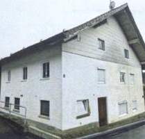 Zwangsversteigerung: Wohnhaus und Nebengebäude bei Schönau