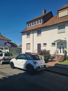 Hausansicht - Traumgrundstück 491 m2 mit sanierungsbedürftiger Doppelhaushälfte in Wiesbaden Biebrich