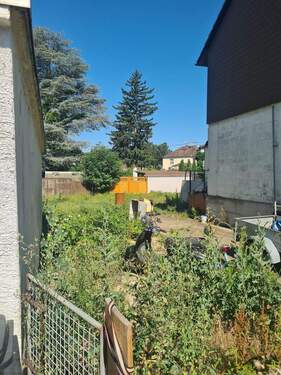 Ansicht Teil vom Grundstück - Doppelhaushälfte mit 160,00 m² in Wiesbaden zum Kaufen