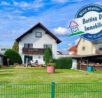 Großzügiges Zweifamilienhaus mit sonnigem Garten, Terrasse und Garage in idyllischer Feldrandlage - Schaafheim / Mosbach