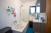 Tageslichtbadezimmer mit Wanne OG - 