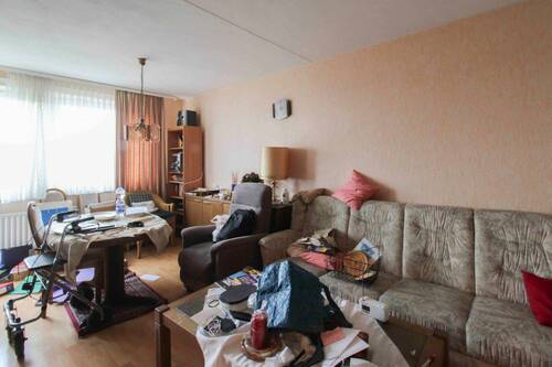 Wohnzimmer - 3 Zimmer Etagenwohnung zum Kaufen in Laatzen