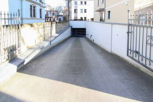 Tiefgaragenzufahrt - 