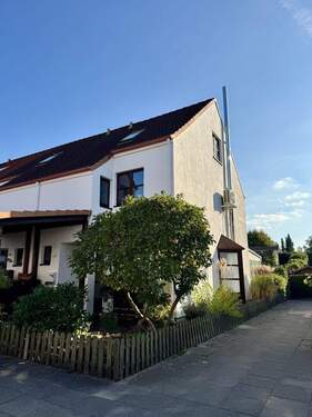 Hausansicht - 4 Zimmer Reihenendhaus zum Kaufen in Norderstedt