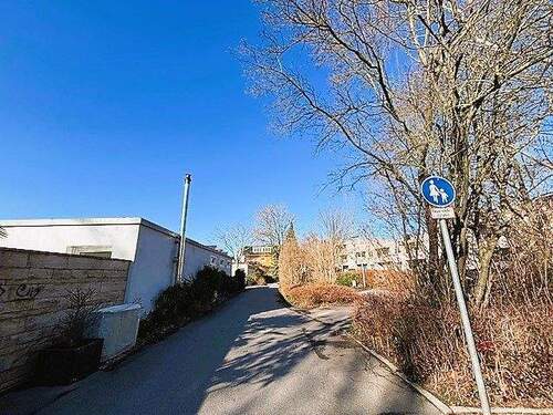 Fußweg zum Wohngebiet - 3 Zimmer Etagenwohnung in Heilbronn