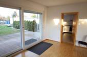 Wohnzimmer mit Zugang Küche - Etagenwohnung mit 78,00 m&sup2; in Balingen-Erzingen zum Kaufen