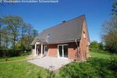 Modernes Einfamilienhaus mit großzügiger Terrasse und Satteldach - Elegantes Landhaus in Nordermeldorf - Exklusives Wohnen mit Sauna und Kamin