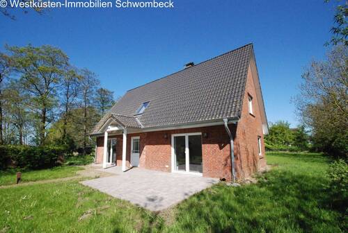 Modernes Einfamilienhaus mit großzügiger Terrasse und Satteldach - Elegantes Landhaus in Nordermeldorf - Exklusives Wohnen mit Sauna und Kamin