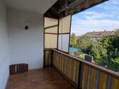 gefliester Balkon mit Süd-Ost-Ausrichtung - 